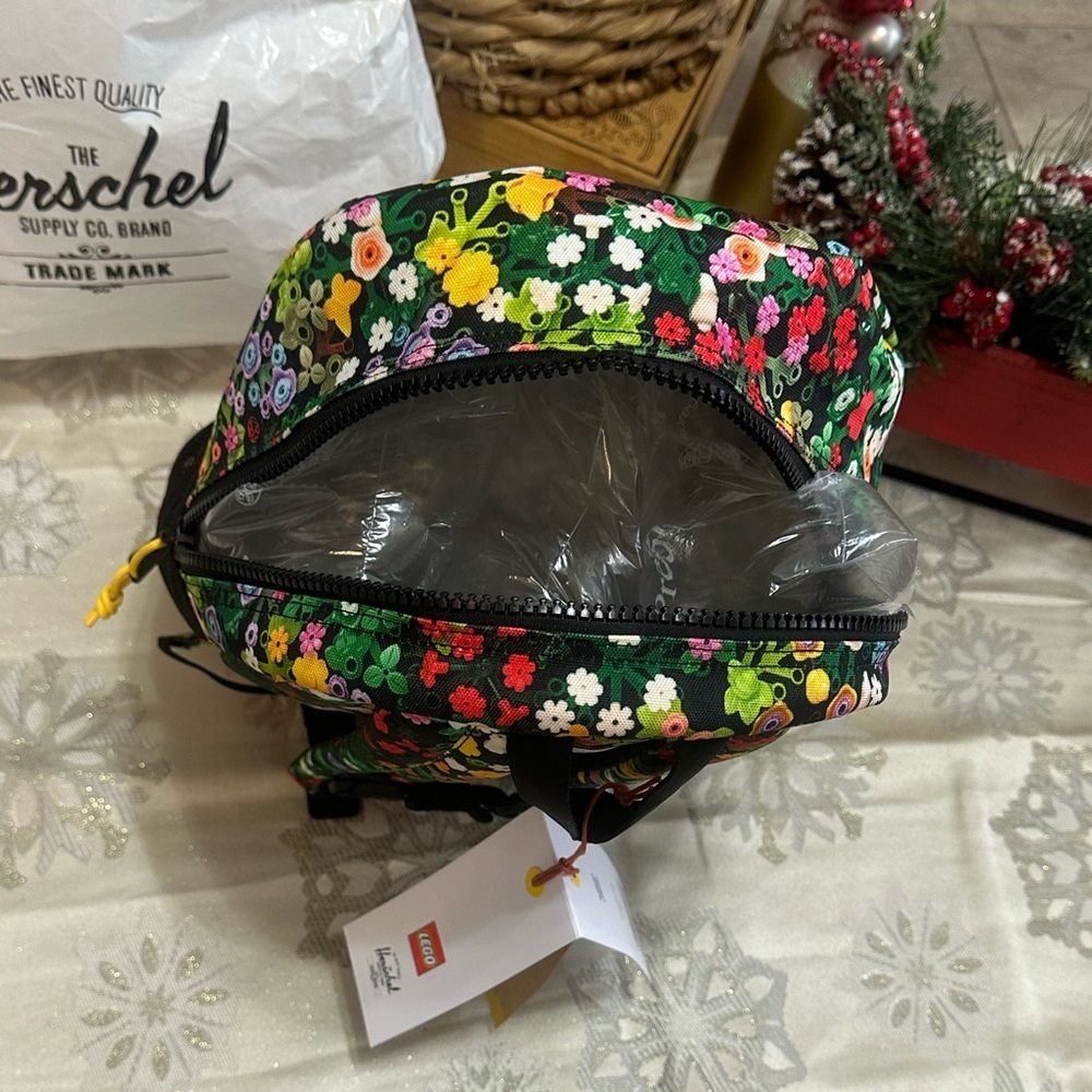 New Herschel Heritage x LEGO Children’s Floral Lego Backpack Limited Edition 15L - Picture 8 of 16